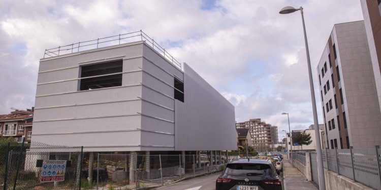 Dos empresas compiten por la finalización de la Tecnoteca de Torrelavega, un proyecto innovador para jóvenes