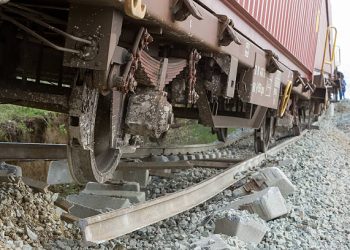 Descarrila un tren de mercancías en Pesúes, resultando herido el maquinista