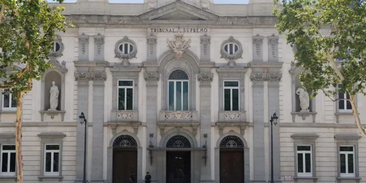 El Tribunal Supremo confirma la condena de 16 años de prisión a un cántabro por intentar matar a su esposa e hija