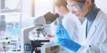 El Gobierno de España invierte casi 1.000 millones en investigación e innovación contra el cáncer desde 2018