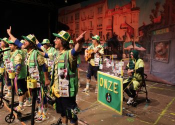 Las murgas de Santoña cargan contra el alcalde, la ludopatía y la falta de apoyo al carnaval en la segunda noche de semifinales