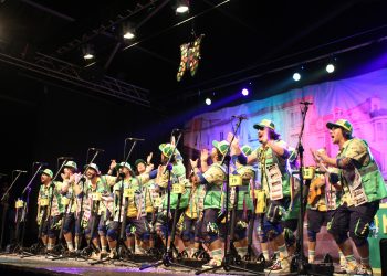 Los Artistas ganan el concurso de murgas de Santoña 2025
