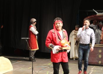 ‘El carnaval es un veneno que te corre por las venas’, afirma Toñete en su emotivo pregón en Santoña