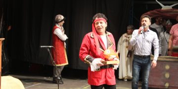 ‘El carnaval es un veneno que te corre por las venas’, afirma Toñete en su emotivo pregón en Santoña