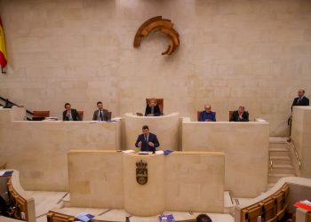 El Parlamento de Cantabria rechaza la participación de deportistas trans en el deporte de élite femenino