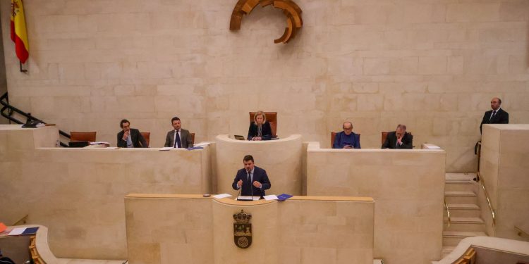 El Parlamento de Cantabria rechaza la participación de deportistas trans en el deporte de élite femenino