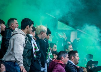 El Racing podría ser multado con 10.000 euros por la Comisión Antiviolencia por encender sus aficionados bengalas en un entrenamiento