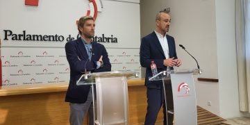 López Estrada propone declarar nuevas reservas de surf en Santander y Santoña para impulsar el turismo y la economía local