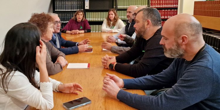 El PRC condena el aumento salarial a funcionarios de Educación mientras se niega la equiparación al profesorado