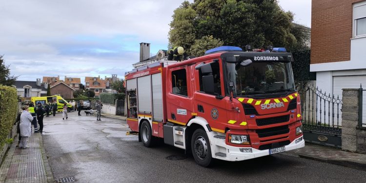Un hombre fallece en el incendio de un chalé en Cacicedo de Camargo