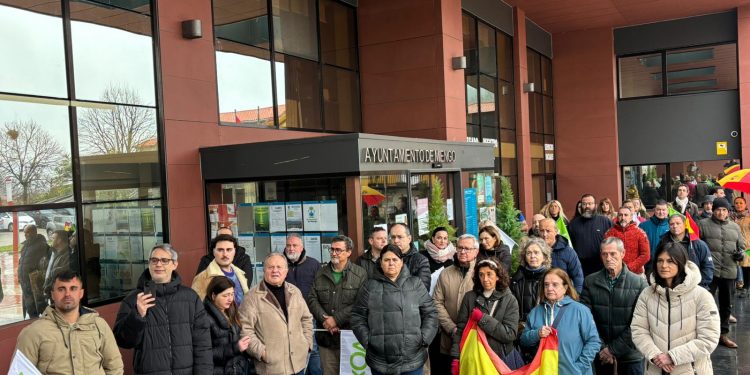 VOX se concentra en Miengo en defensa de la libertad política