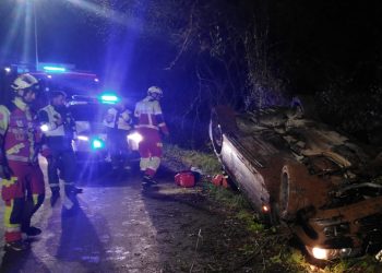 Un vehículo vuelca en la CA-458 a la altura de Las Pilas sin que se encuentren ocupantes en el lugar