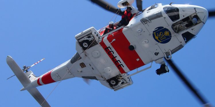 Continúa la búsqueda del pescador desaparecido en la costa de Isla
