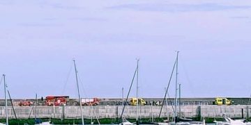 Un hombre de 98 años en silla de ruedas cae al mar en el rompeolas de Castro Urdiales