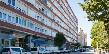 Hallan muerto a un hombre de 89 años tras caer desde un sexto piso en Santander