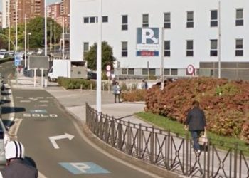 Una menor de 15 años, atropellada por un camión frigorífico en un paso de peatones en Valdecilla Sur