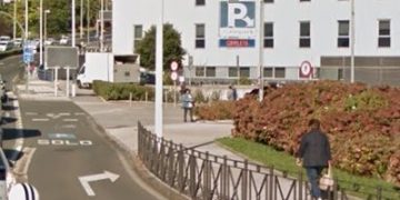 Una menor de 15 años, atropellada por un camión frigorífico en un paso de peatones en Valdecilla Sur