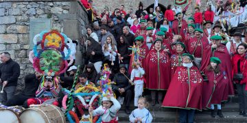 El Carnaval de Piasca llena de color y tradición las calles de Potes