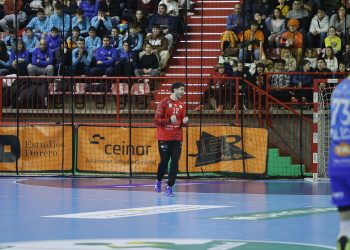 Carlos Calle renueva con el Bathco BM Torrelavega y cumplirá su quinta temporada en el club