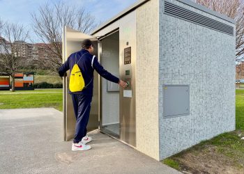Santander inaugura un nuevo aseo público en el Parque de Las Llamas y avanza en la renovación del espacio