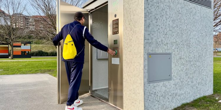 Santander inaugura un nuevo aseo público en el Parque de Las Llamas y avanza en la renovación del espacio