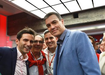 Zuloaga y Casares registran los avales necesarios para disputar la Secretaría General del PSOE de Cantabria