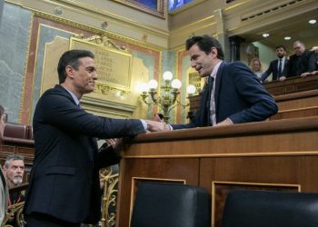 Pedro Sánchez felicita a Pedro Casares tras su victoria en las primarias del PSOE de Cantabria