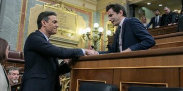Pedro Sánchez felicita a Pedro Casares tras su victoria en las primarias del PSOE de Cantabria