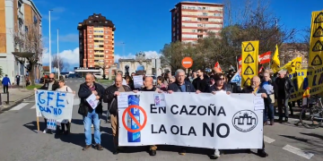 Vecinos y sanitarios se movilizan contra la OLA en Cazoña