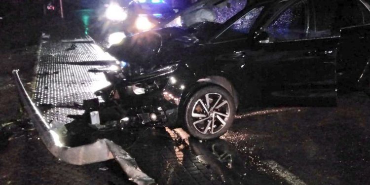 Un vehículo se sale de la vía en la N-634 a su paso por Laredo