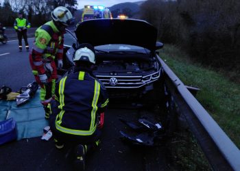 Herido un conductor tras chocar contra un camión en la A-8 a la altura de Liendo
