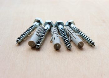 Todo lo que necesitas saber sobre tacos y tornillos: guía esencial para una fijación segura