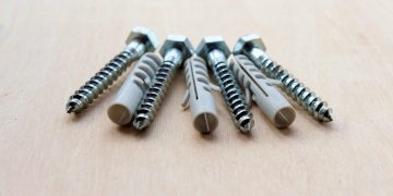 Todo lo que necesitas saber sobre tacos y tornillos: guía esencial para una fijación segura