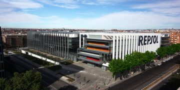 El Juzgado de lo Mercantil desestima la demanda de Iberdrola contra Repsol por competencia desleal