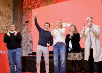 Casares cierra campaña en Castro Urdiales con un llamamiento a un PSOE fuerte y líder en Cantabria