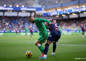 Empate con sabor agridulce en Ipurua para el Racing (2-2)