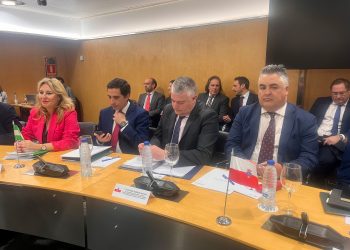 Cantabria abandona el Consejo de Política Fiscal en protesta por el reparto del impuesto a la banca y la condonación de deuda