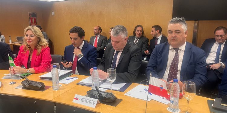 Cantabria abandona el Consejo de Política Fiscal en protesta por el reparto del impuesto a la banca y la condonación de deuda