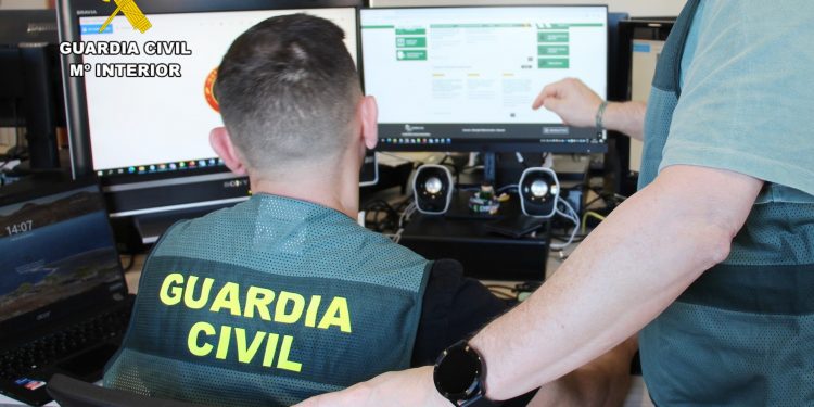 La Guardia Civil desmantela una red de estafadores y blanqueadores de capitales en Madrid y Toledo