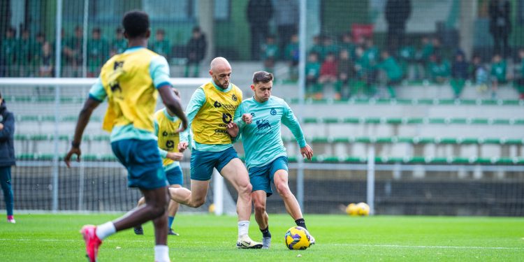 El Racing continúa su preparación para recibir al Elche con la vuelta de Andrés Martín
