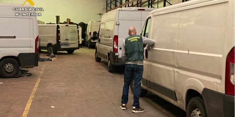 Detenidos dos empresarios en Cantabria por apropiarse de diez furgonetas de alquiler