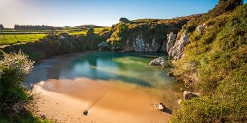 Buscan a un vecino de Cabezón de la Sal desaparecido mientras pescaba en la costa de Llanes