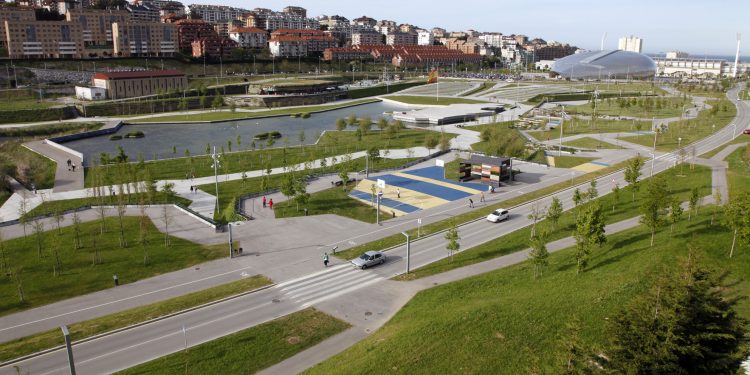 Cuatro empresas optan a la reparación y consolidación de los elementos metálicos del Parque de Las Llamas