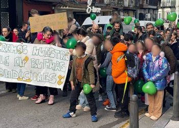 Las familias del Menéndez Pelayo exigen soluciones ante el abandono del colegio