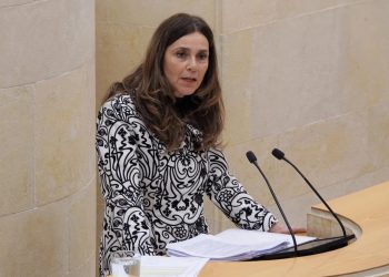Paula Fernández defenderá una moción en el Parlamento para que el Gobierno actúe frente al retroceso económico de Cantabria