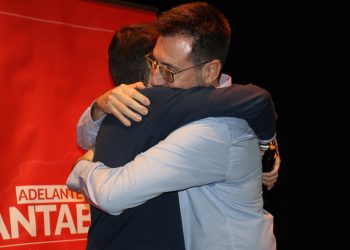 Pedro Casares gana apoyos clave en su camino a liderar el PSOE de Cantabria