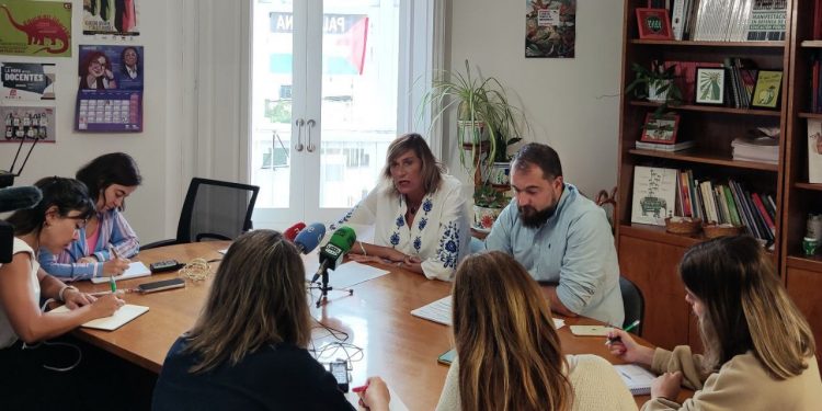 El STEC denuncia recortes en la plantilla docente y exige negociar la reducción de ratios