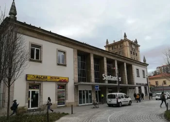 Renfe interpondrá denuncia contra el vigilante de seguridad detenido por destrozos en la estación de Feve