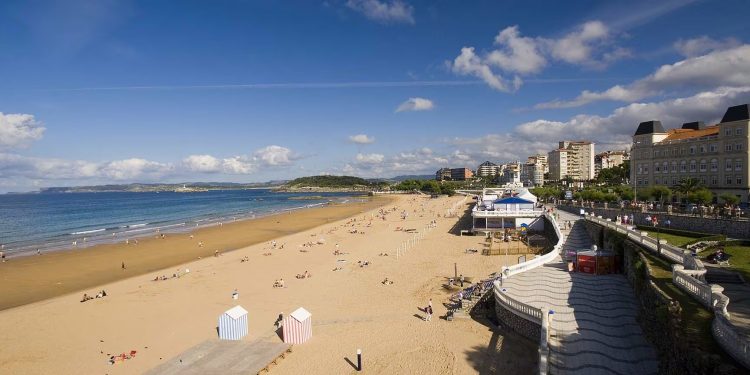 Santander solicita a Costas la concesión del edificio Rema