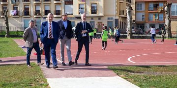 El CEIP Ramón Laza estrena pista deportiva tras una inversión del Gobierno de Cantabria